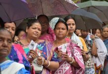 सभी को मताधिकार देने की कोशिश से लेकर मनमाफिक वोटर चुनने तक का सफर