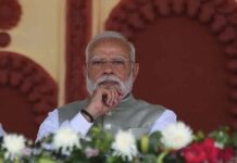 प्रधानमंत्री जी, त्याग की मांग कर रहे हैं, उसका बोझ आखिर पड़ेगा किस पर?