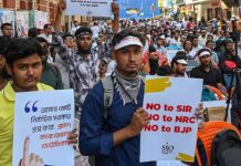 आकार पटेल : एसआईआर और जुल्म की सियासत