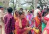 टूटी बैरिकेडिंग, बढ़ती भीड़ और अफ़वाहें… कैसे हुई अशोकधाम मंदिर में घटना?