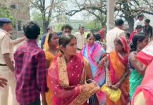 टूटी बैरिकेडिंग, बढ़ती भीड़ और अफ़वाहें… कैसे हुई अशोकधाम मंदिर में घटना?