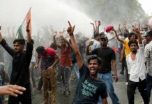 भारत ने सीख ली मुस्कुराते हुए सरकारी अहंकार और हठधर्मिता से लड़ने की नई कला