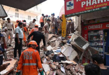 मलबे में तलाश जारी, पड़ोस की इमारत को खाली करने का आदेश