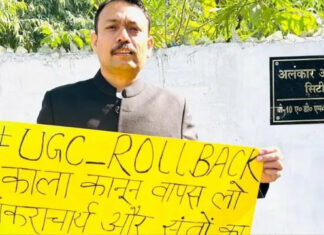 अलंकार की पार्टी में फूट: 39 का इस्तीफा, विदेशी फंडिंग और 10 लाख मांगने का आरोप