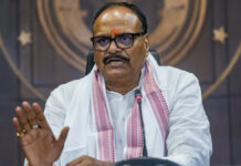 तोड़-फोड़ का दौर, बड़बोले सांसद का ‘स्मार्ट सिटी’ और युवाओं को ई-रिक्शा की सलाह