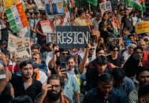 मोदी सरकार की हठधर्मी और गांधी जी के चंपारण सत्याग्रह की याद